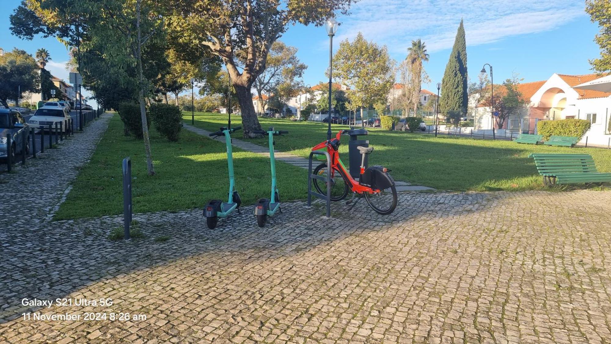 The Coolest Place Near The Airport! Lisbon Exterior photo